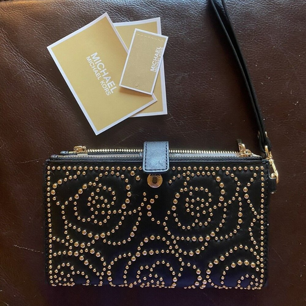 MICHAEL KORS ADELE DOUBLE ZIP SMARTPHONE WRISTLET WALLET BLACK GOLD STUDDED